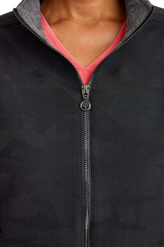 Chaqueta de camuflaje Destini 5030 con etiqueta morada de Healing Hands