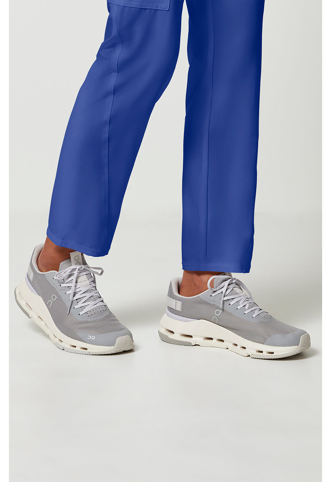 KAKA　ホワイトＭ Cherokee Allura Women's CKA184 Mid Rise Drawstring Tapered Leg